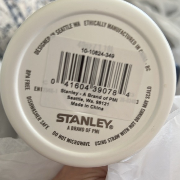 NWT Frost White Abstract Geos Stanley 40 oz Flowstate Tumbler with Clear Straw - Picture 7 of 9